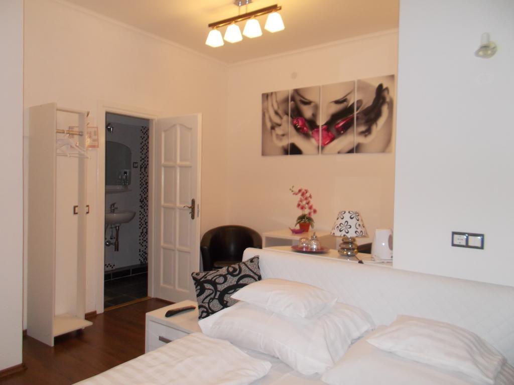 Hotel Ejjelibagoly Vendeghaz Szentes Pokoj fotografie
